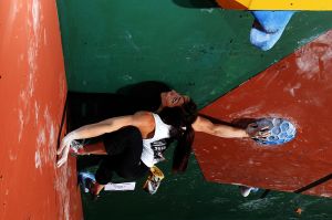 Cliffhanger 2012 - Alex Puccio eyeing up her options on problem #3